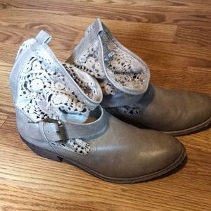 Bare Traps Palena Crochet Boots